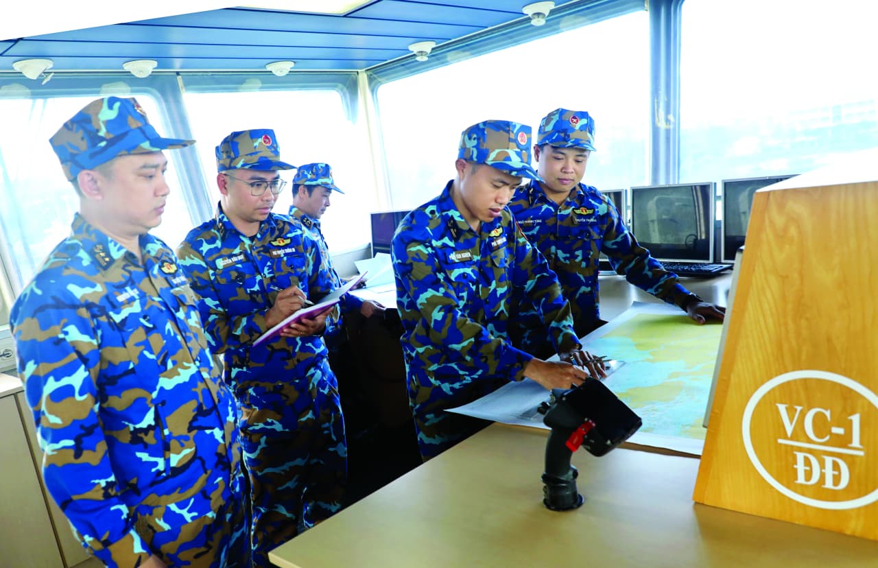 Khí thế thi đua của những người "vẽ chân dung" biển