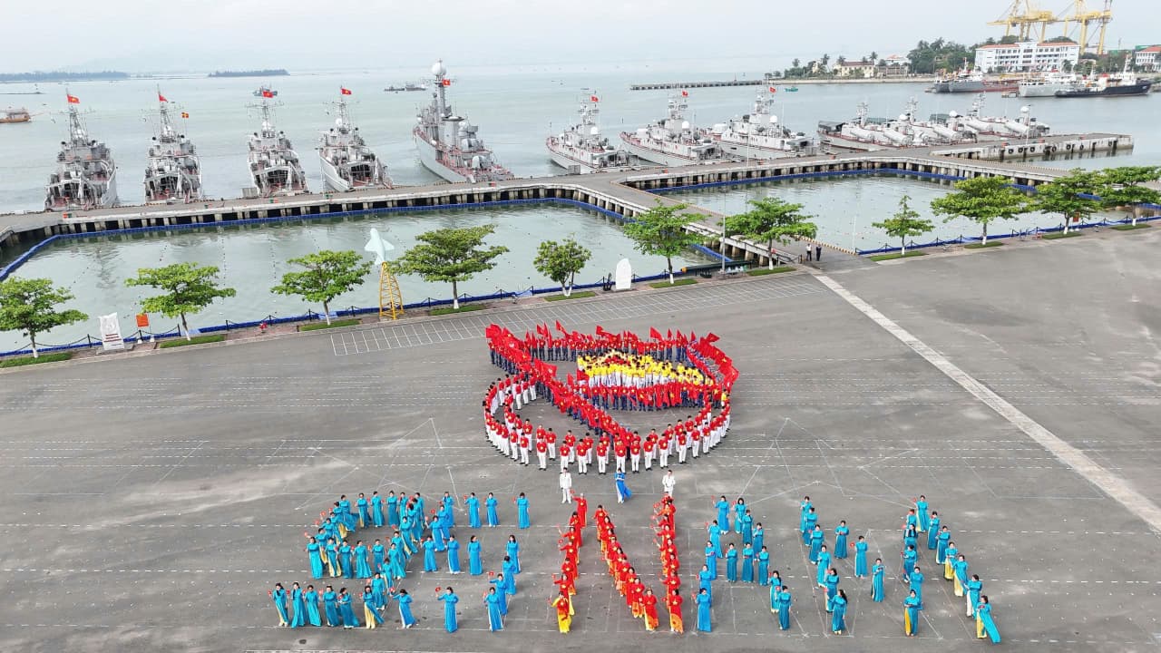 Sôi nổi “Vũ điệu lính biển - Tự hào sức trẻ Vùng 3 Hải quân”