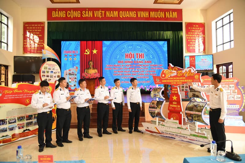 Lữ đoàn 126 chấm thi bảng ảnh tuyên truyền