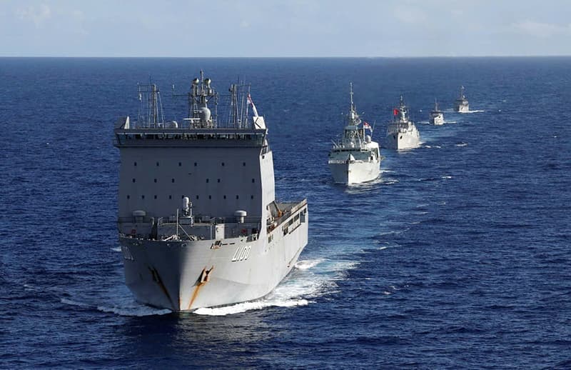 Phó Đô đốc Nguyễn An Phong biểu dương Tàu 016-Quang Trung và đoàn công tác