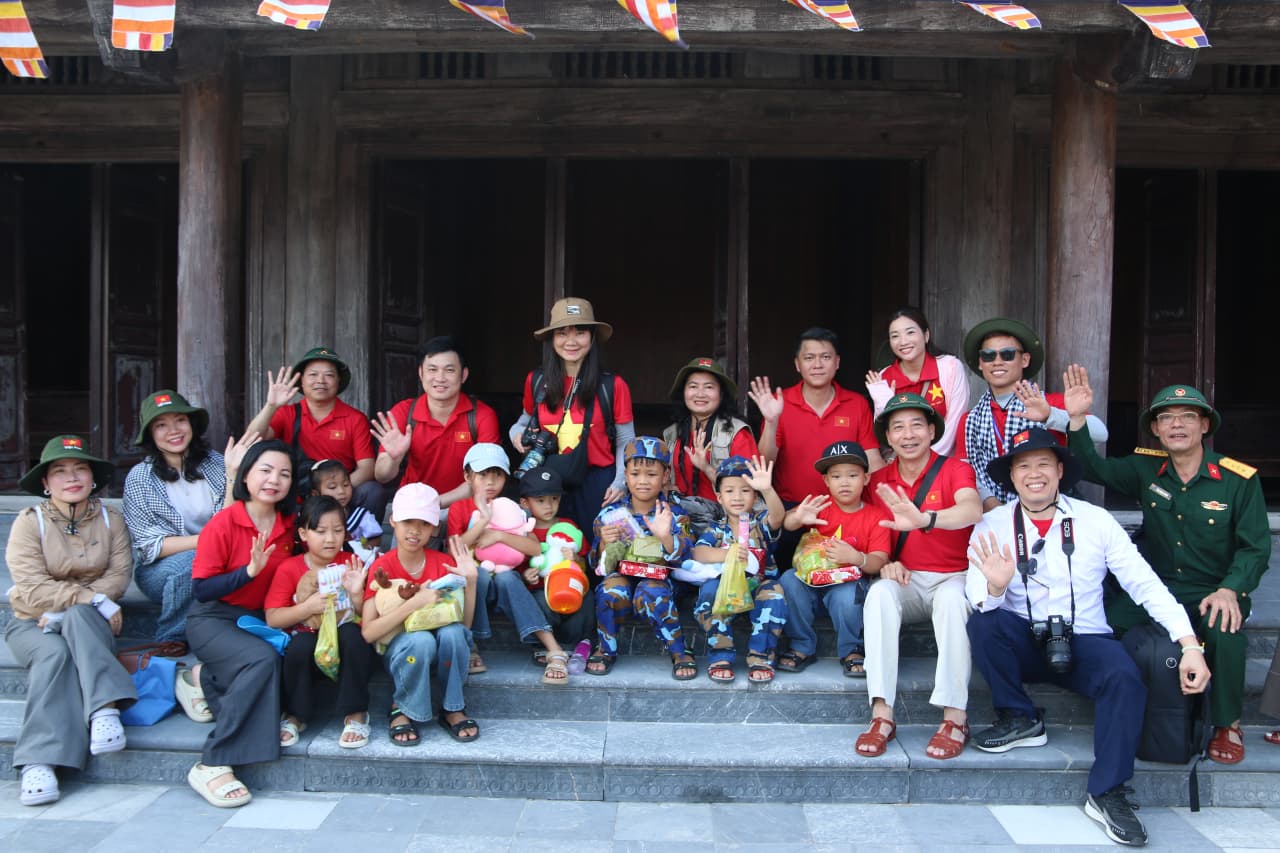 Đoàn công tác số 10: Nhịp cầu nối tình cảm kiều bào với biển đảo quê hương