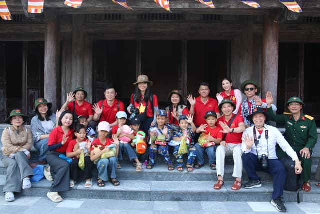 Đoàn công tác số 10: Nhịp cầu nối tình cảm kiều bào với biển đảo quê hương