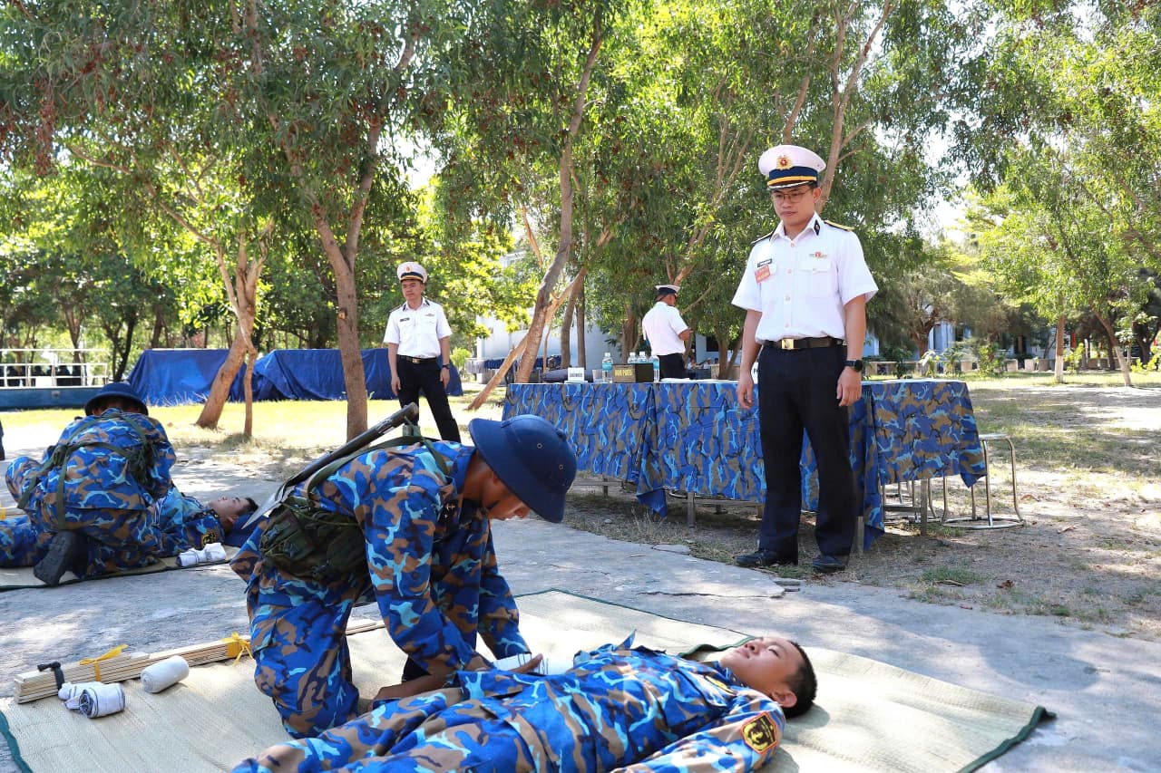Vùng 4 Hải quân tổ chức hội thao đại đội huấn luyện chiến sĩ mới giỏi năm 2026
