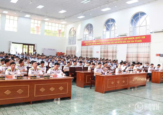 Vùng 4 Hải quân tổ chức hội thao đại đội huấn luyện chiến sĩ mới giỏi năm 2026