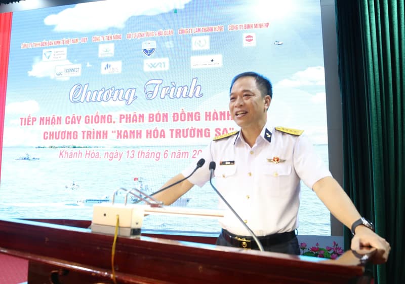 Vùng 4 Hải quân tiếp nhận vật tư, cây giống hưởng ứng Chương trình “Xanh hóa Trường Sa”