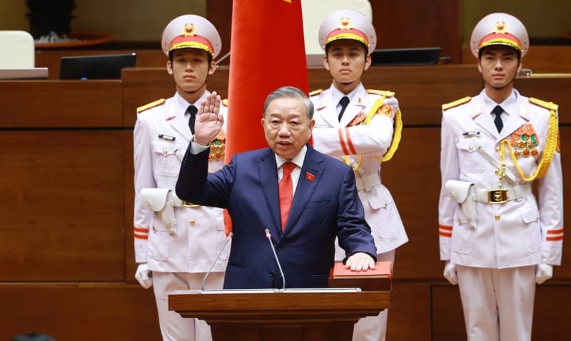 Nhất thể hóa lãnh đạo cấp cao ở Việt Nam: Xu thế không thể đảo ngược - Kỳ 1: Nhân dân mong chờ - Kẻ xấu lu loa