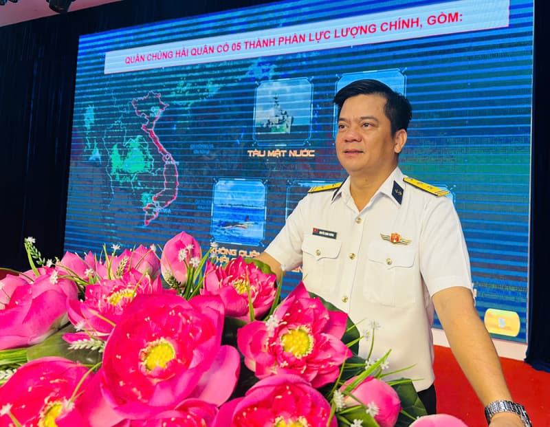 Hơn 200 cán bộ, đảng viên thuộc xã Bắc Tân Uyên, TP. Hồ Chí Minh nghe thông tin tình hình biển đảo