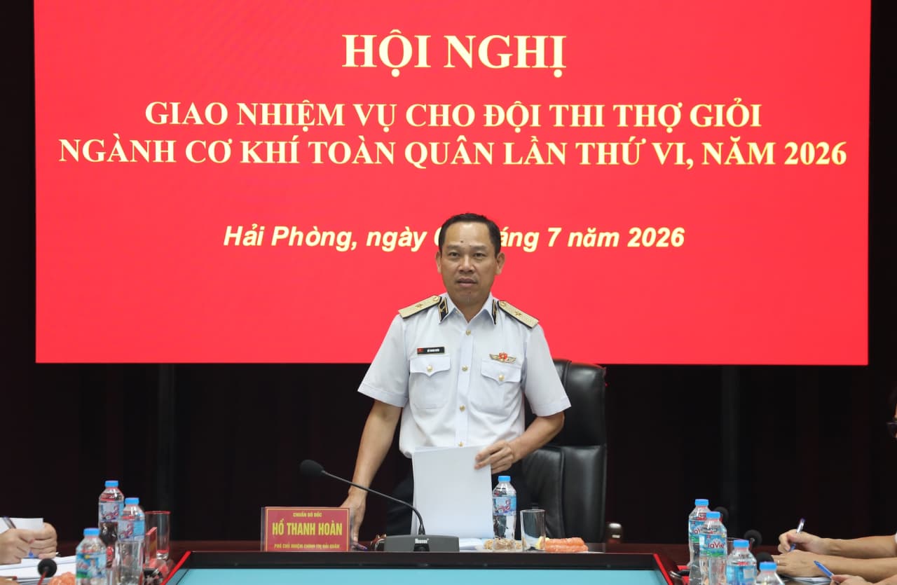 Giao nhiệm vụ cho đội tuyển tham gia hội thi thợ giỏi cơ khí toàn quân lần thứ VI