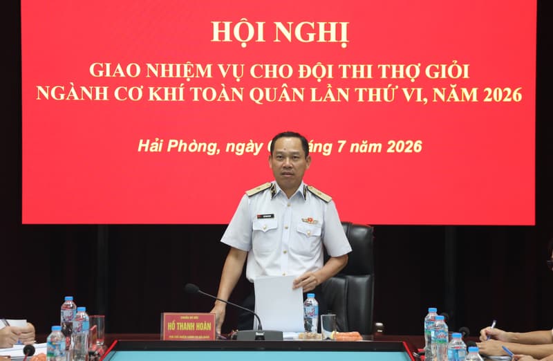 Giao nhiệm vụ cho đội tuyển tham gia hội thi thợ giỏi cơ khí toàn quân lần thứ VI