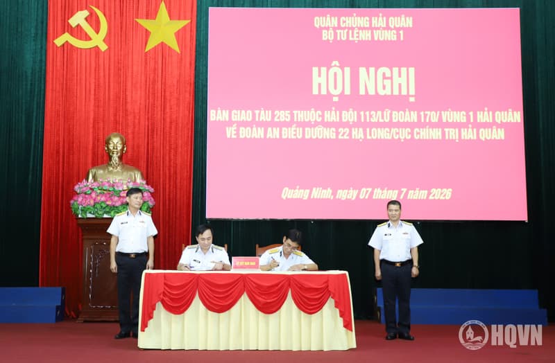 Đoàn An điều dưỡng 22 Hạ Long tiếp nhận Tàu 285