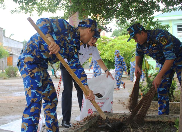 Lữ đoàn 955 tác phong chính quy, doanh trại xanh, sạch, đẹp, rác thải đúng nơi