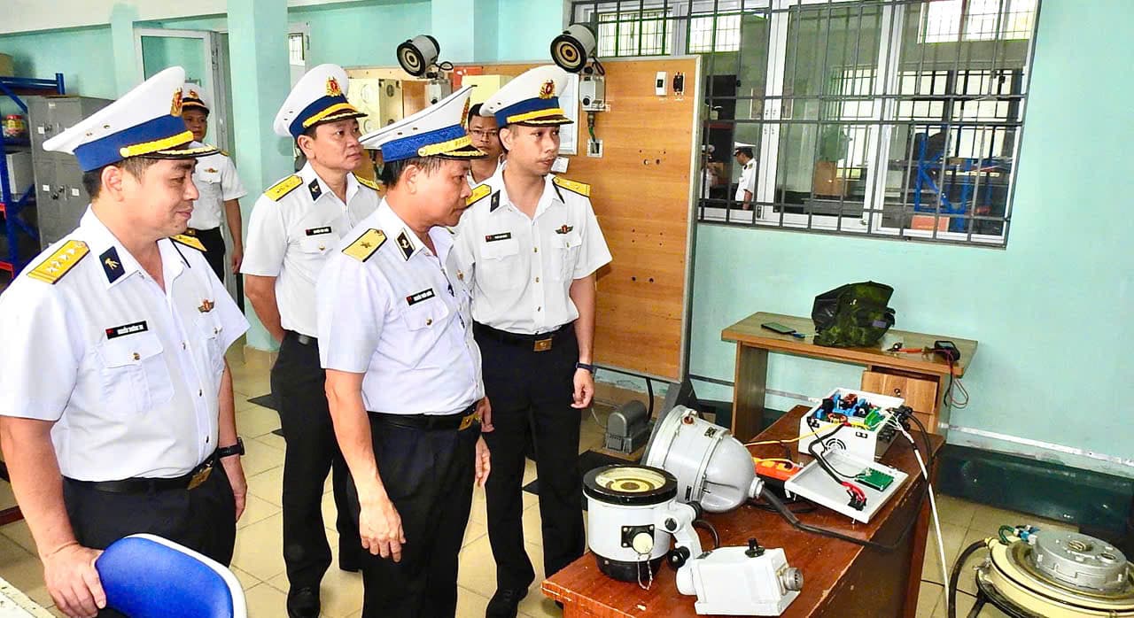 Đánh giá cơ sở đề tài chế tạo hệ thống nguồn thiết bị quang điện tử