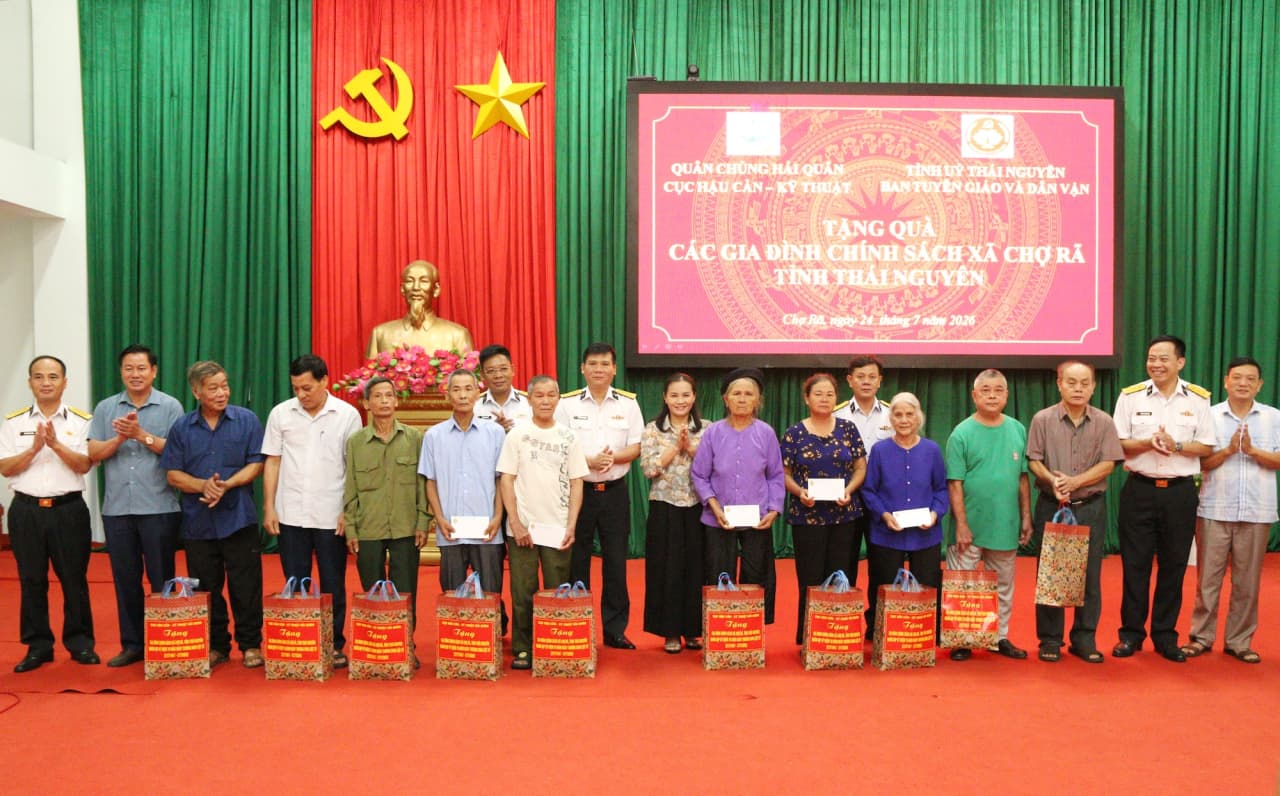 Ấm tình quân dân Chợ Rã, Thái Nguyên