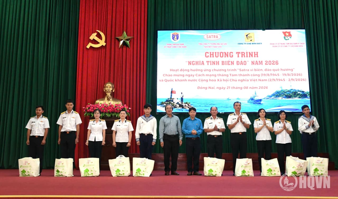 Chương trình “Nghĩa tình biển đảo” tại Trung tâm Bảo đảm Kỹ thuật Vùng 2 Hải quân