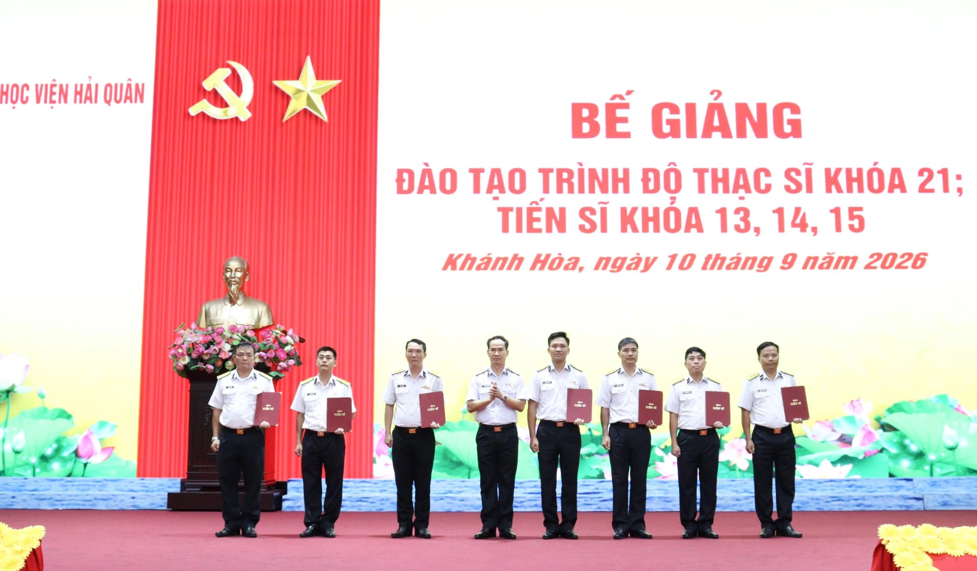 Học viện Hải quân bế giảng các khóa đào tạo thạc sĩ, tiến sĩ