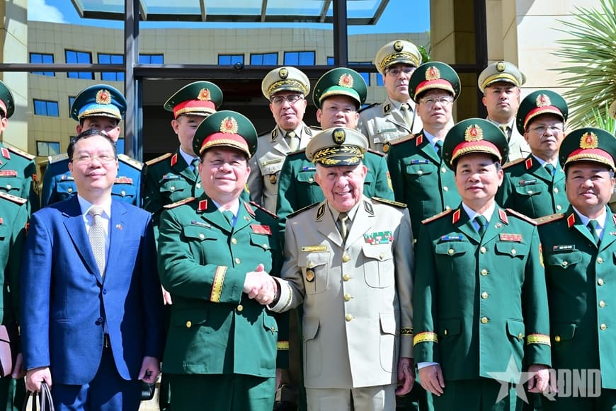 Lễ đón Đại tướng Nguyễn Trọng Nghĩa thăm chính thức Cộng hòa Algeria dân chủ và nhân dân