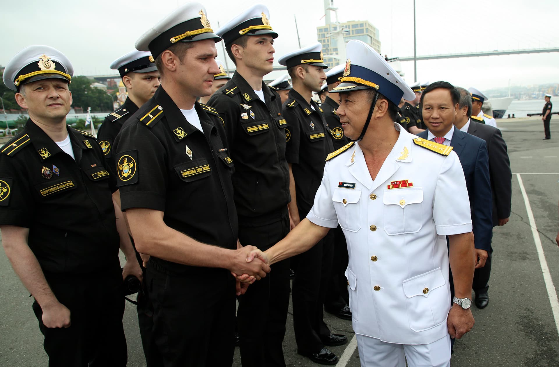 Tàu 016 cập cảng TP. Vladivostok, Liên bang Nga