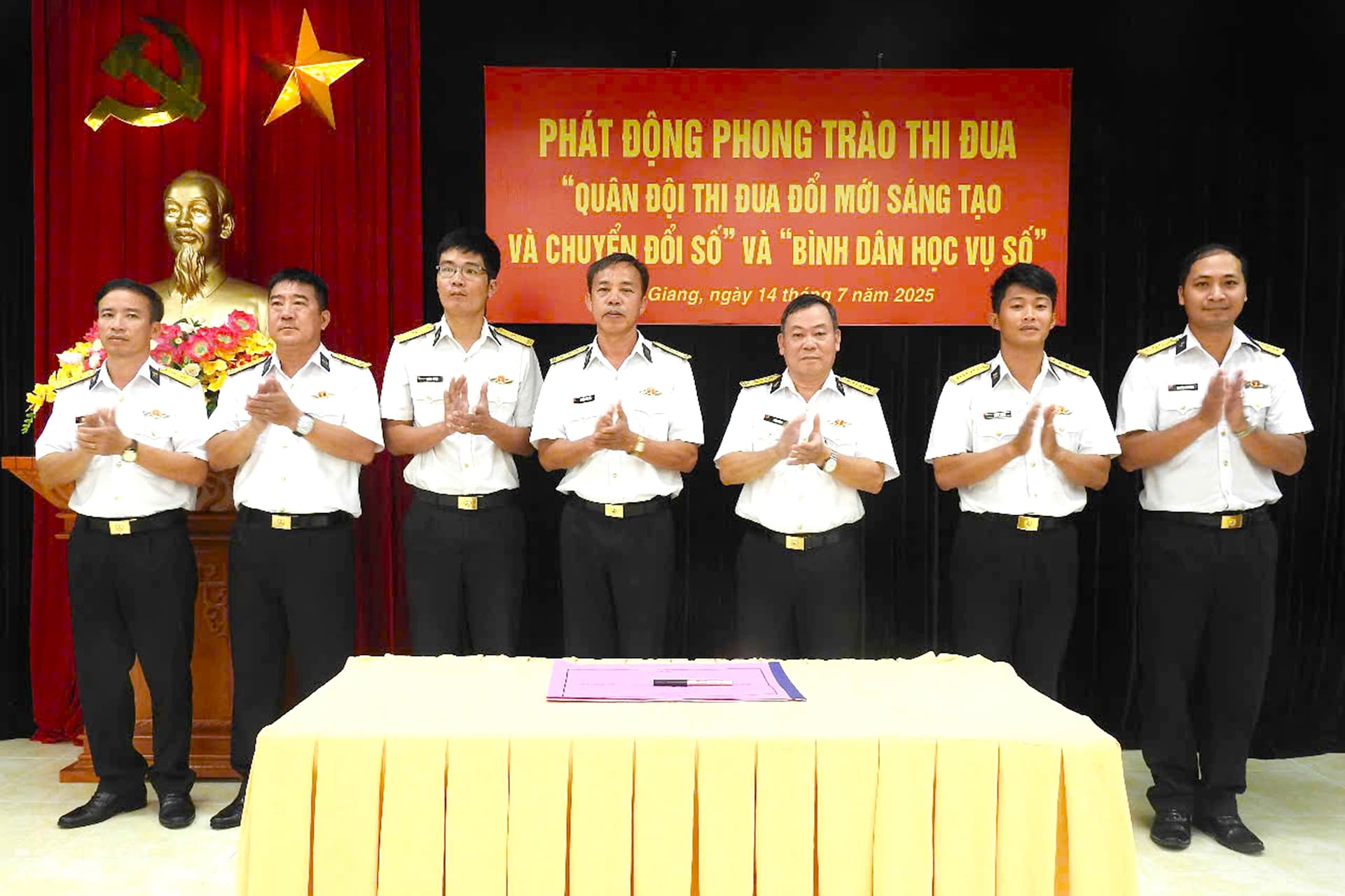 Trung đoàn 551 phát động thi đua “Quân đội thi đua đổi mới sáng tạo và chuyển đổi số” và “Bình dân học vụ số”