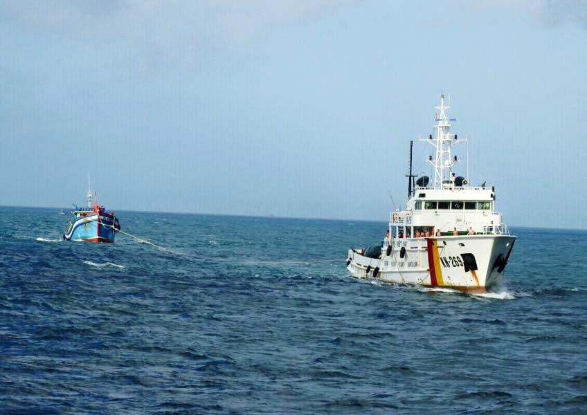 Tàu cá Bạc Liêu đã về bờ an toàn