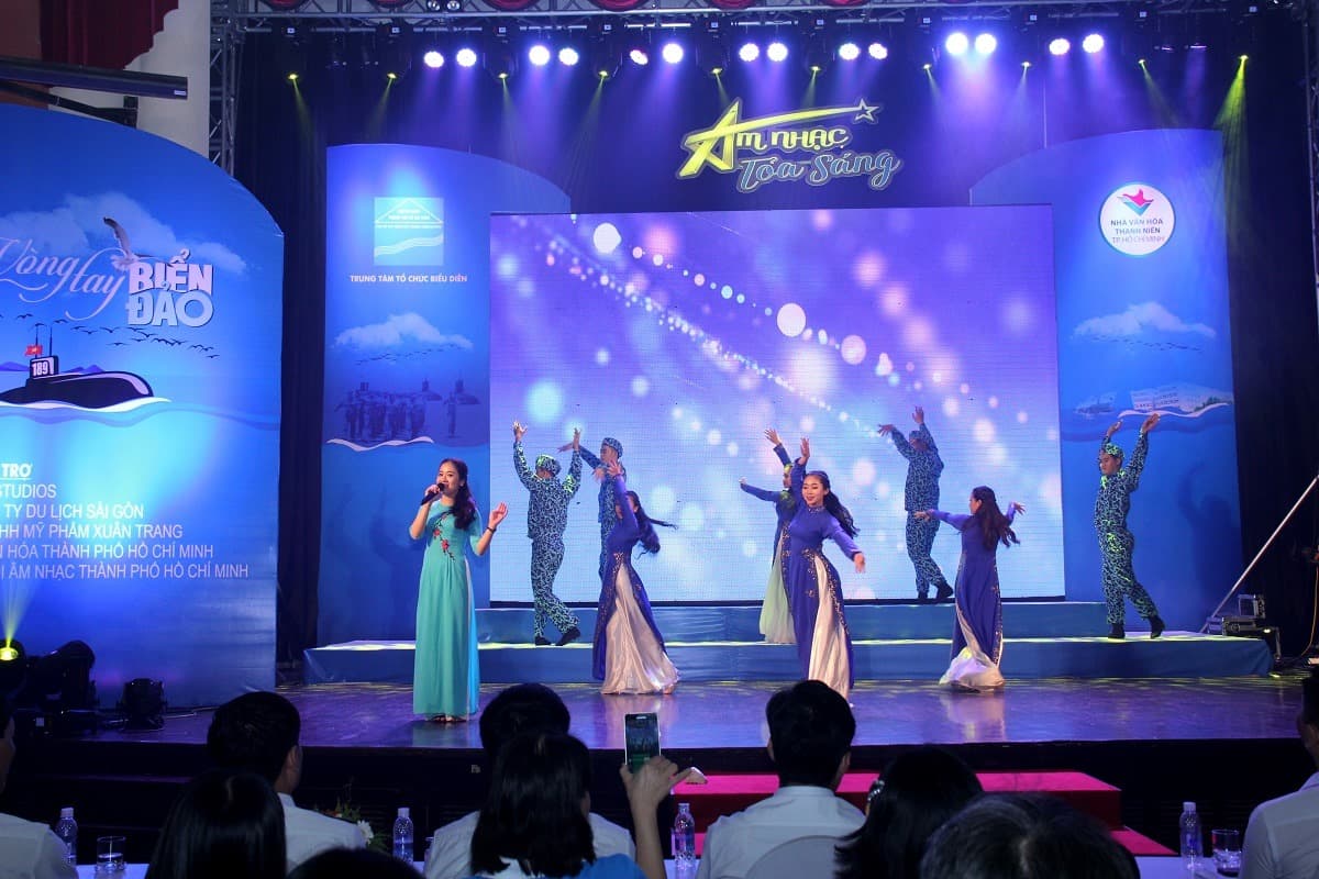 Âm nhạc tỏa sáng: “Nối vòng tay biển, đảo”