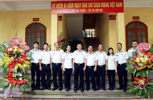 Chủ nhiệm Chính trị Hải quân chúc mừng Báo Hải quân Việt Nam nhân dịp kỷ niệm 94 năm Ngày Báo chí cách mạng Việt Nam