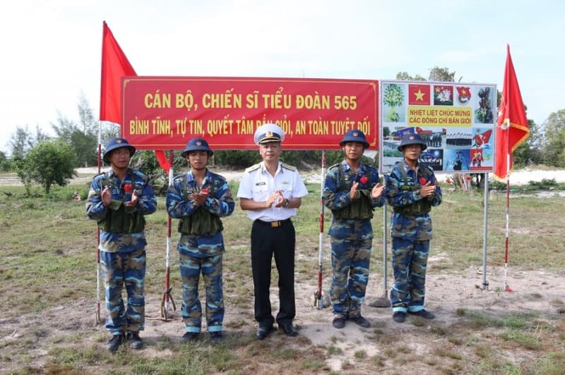 Vùng 5 Hải quân kiểm tra bắn đạn thật cho chiến sĩ mới