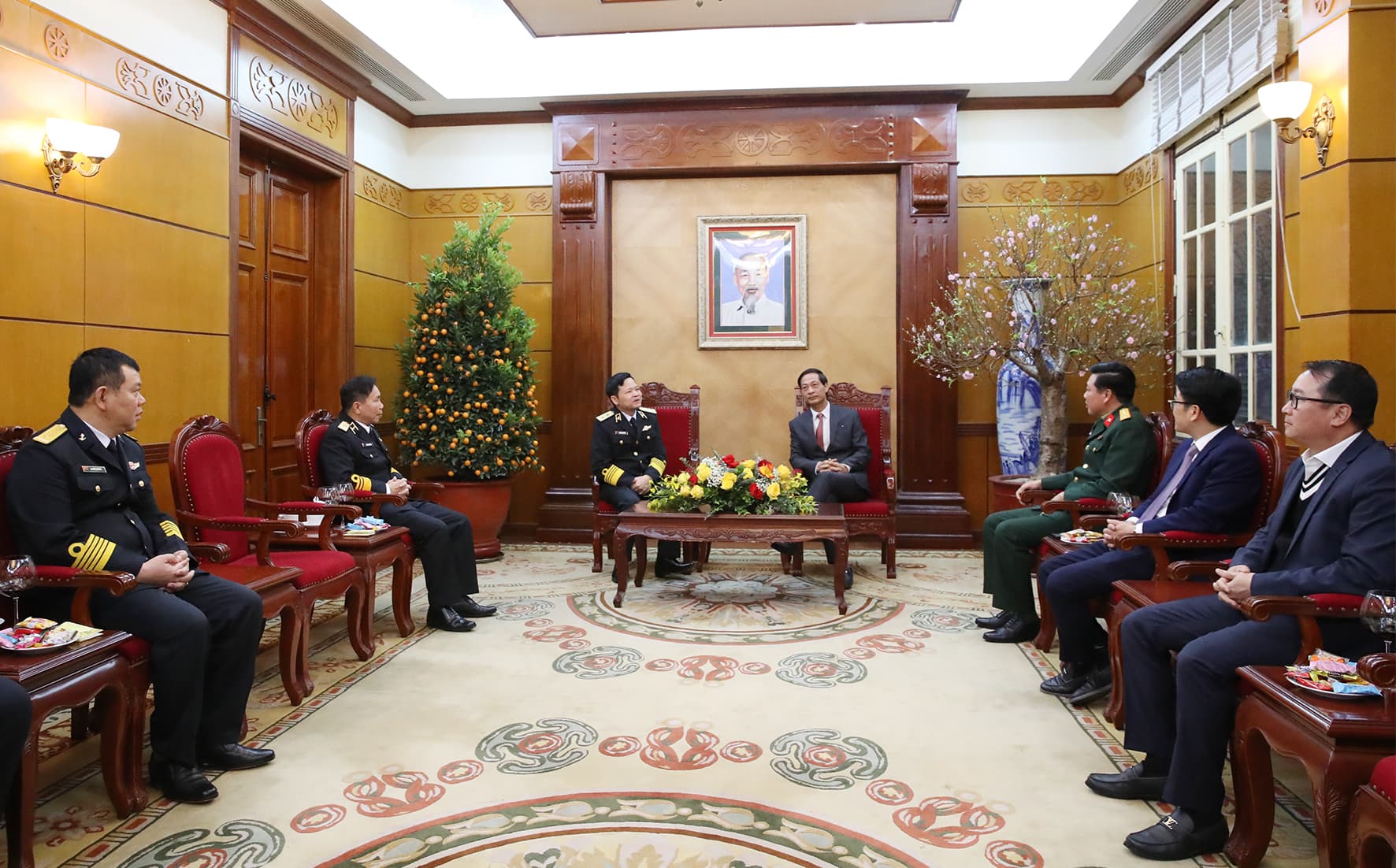 Chính ủy Hải quân chúc Tết Thành ủy Hải Phòng