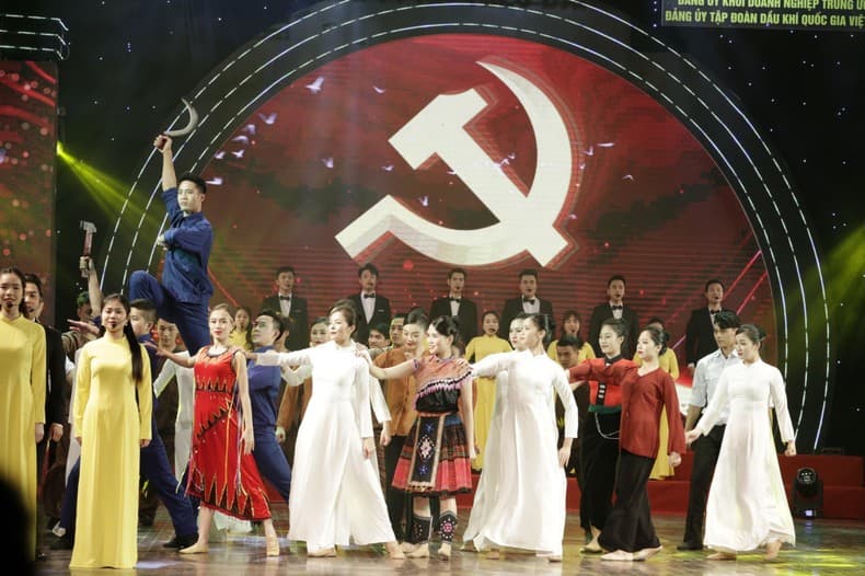 Giao lưu nghệ thuật “Mãi mãi niềm tin theo Đảng”