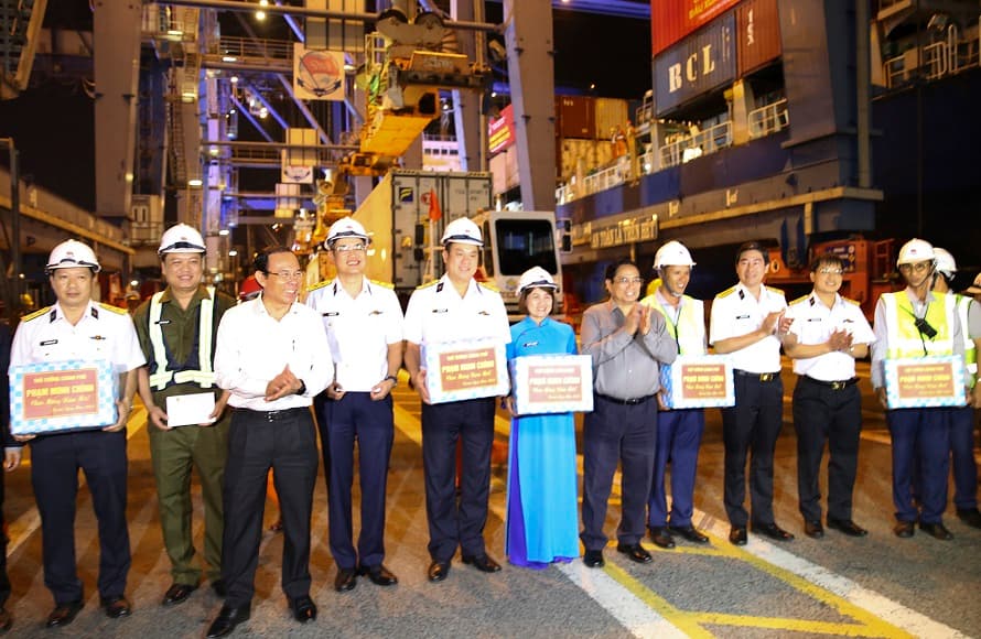 Thủ tướng Phạm Minh Chính dự Lễ phát lệnh làm hàng đầu Xuân Quý Mão tại cảng Tân cảng Cát Lái