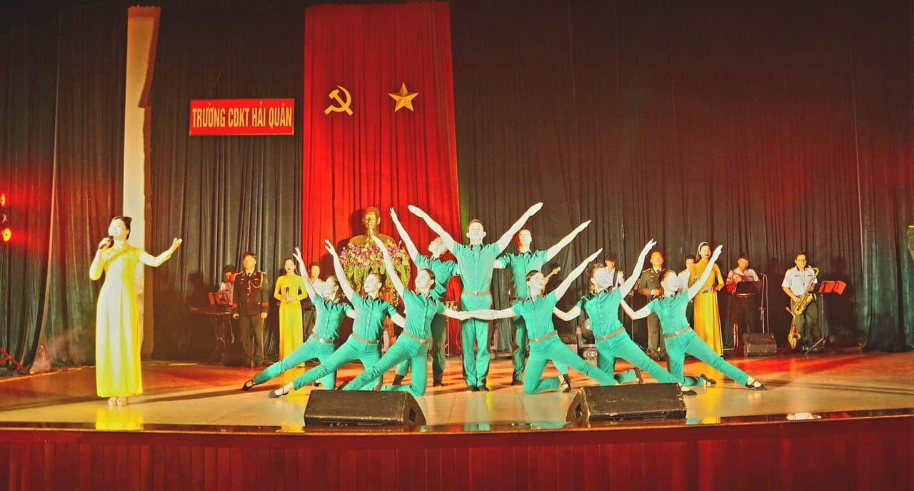 Chương trình nghệ thuật "Mùa xuân cùng người lính"