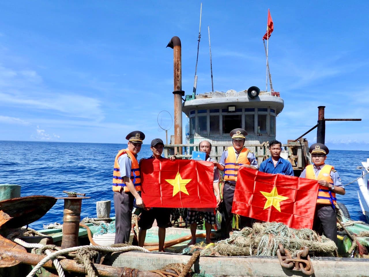 Đến từng tàu, gặp từng người để chống khai thác IUU