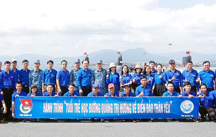 Đại biểu Tỉnh đoàn Quảng Trị thăm Lữ đoàn 189