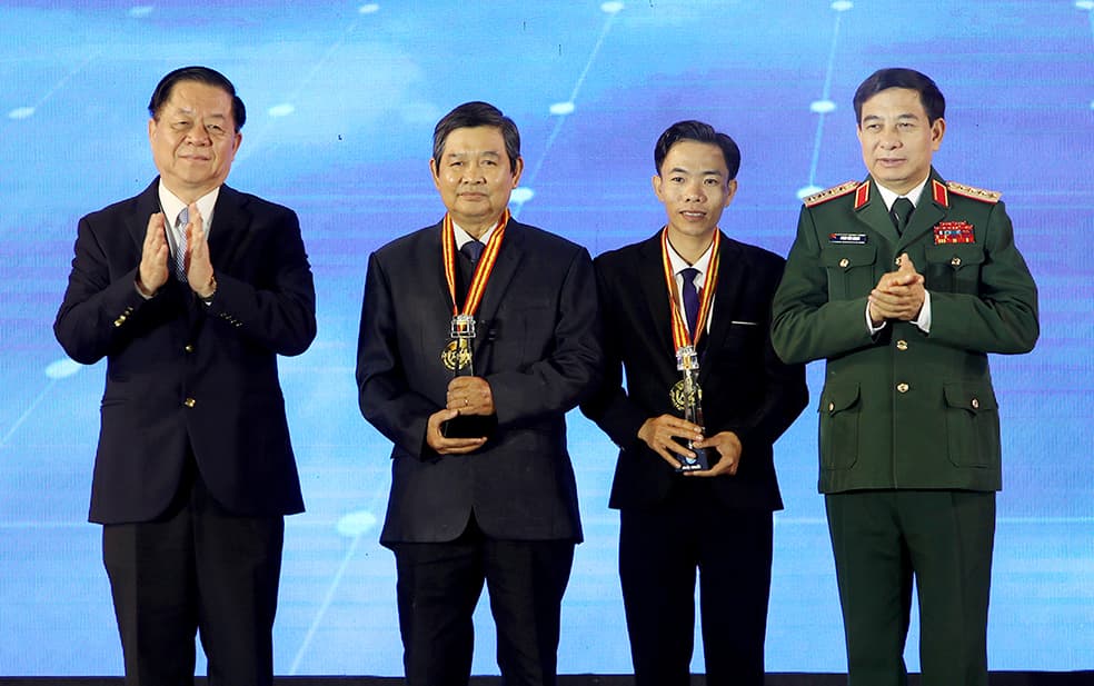 Đại tướng Phan Văn Giang dự lễ trao giải Cuộc thi ảnh nghệ thuật cấp quốc gia “Tổ quốc bên bờ sóng”