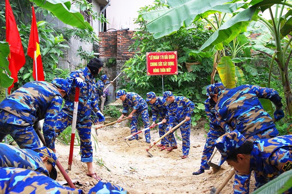 Lữ đoàn 170 tham gia xây dựng nông thôn mới