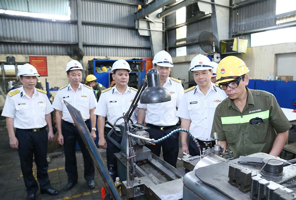 Công tác kỹ thuật góp phần làm nên thương hiệu của Tân cảng Sài Gòn