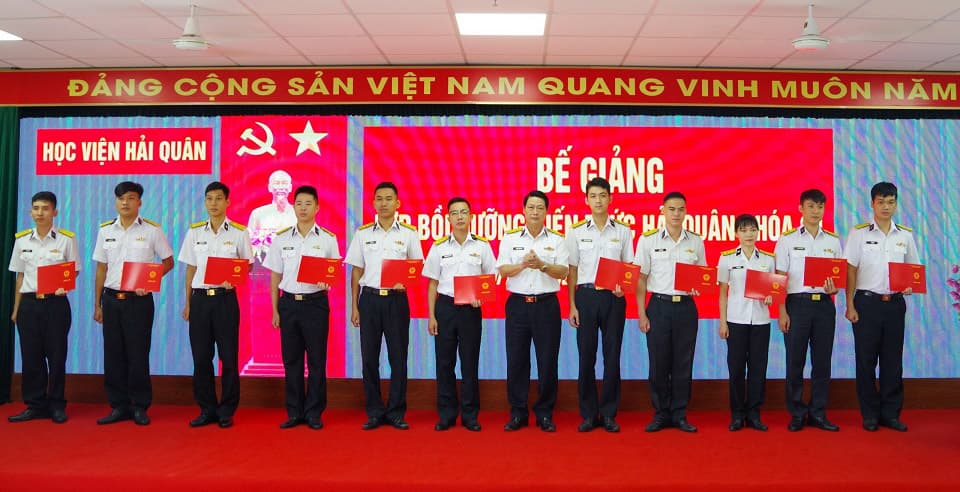 Học viện Hải quân: Lễ tốt nghiệp lớp bồi dưỡng kiến thức hải quân