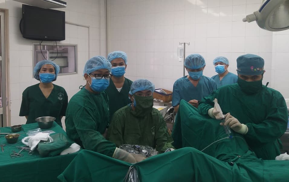 Viện Y học Hải quân mổ thành công ca bệnh sỏi thận, sỏi niệu quản bằng kỹ thuật mới