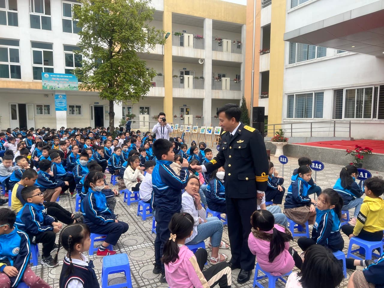 Chương trình “Em yêu biển, đảo quê hương” tại Trường Tiểu học Đoàn Kết, quận Long Biên, Hà Nội