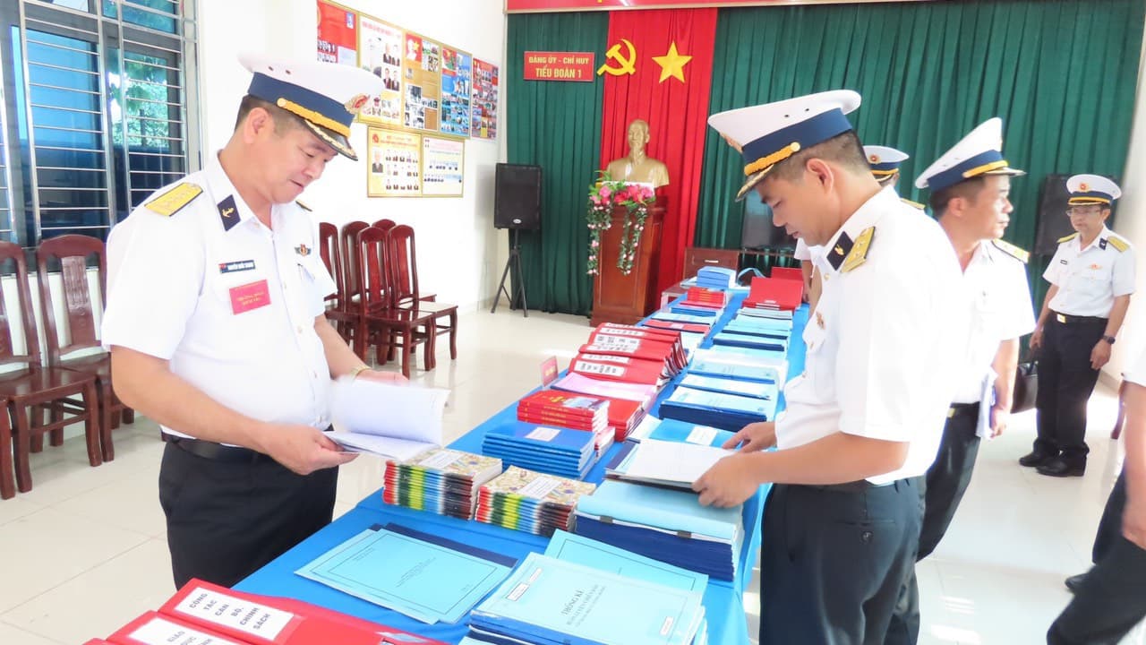 Quân chủng Hải quân kiểm tra công tác huấn luyện chiến sĩ mới tại Trung tâm Huấn luyện Vùng 2