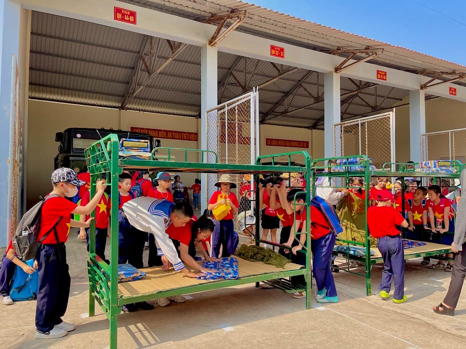 Tham quan, trải nghiệm “Một ngày làm chiến sĩ”