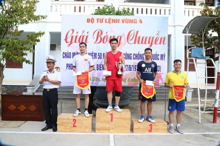 Cơ quan Bộ Tư lệnh Vùng 4 tổ chức giải bóng chuyền
