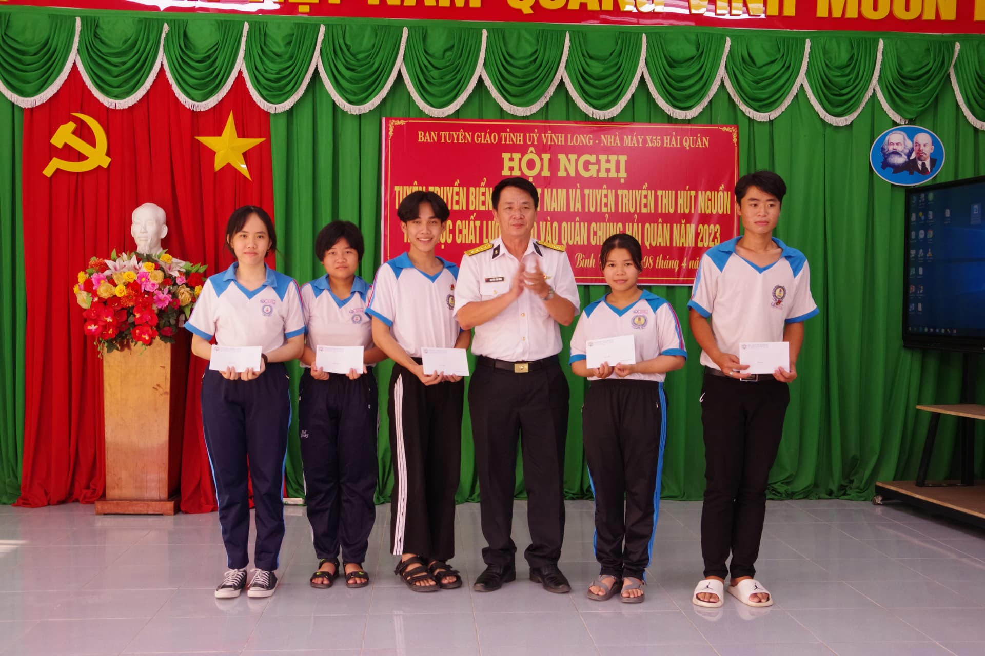 Nhà máy X55 thông tin về biển, đảo và thu hút nguồn nhân lực tại tỉnh Vĩnh Long