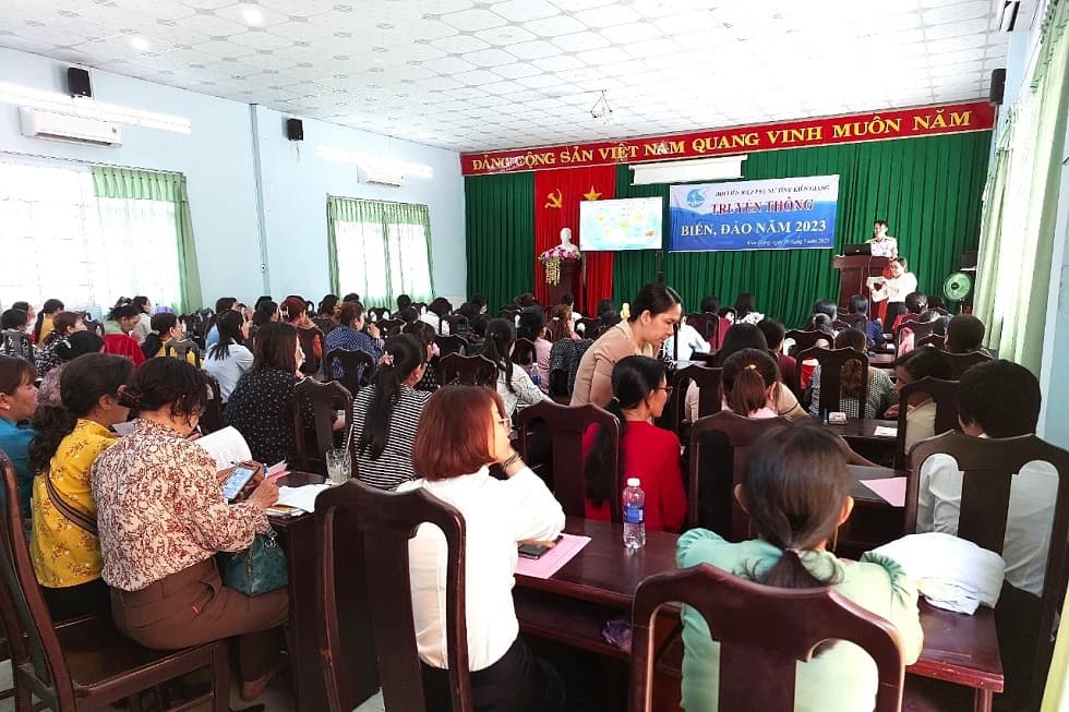 Vùng 5 thông tin về biển, đảo cho hơn 300 cán bộ, hội viên phụ nữ tỉnh Kiên Giang