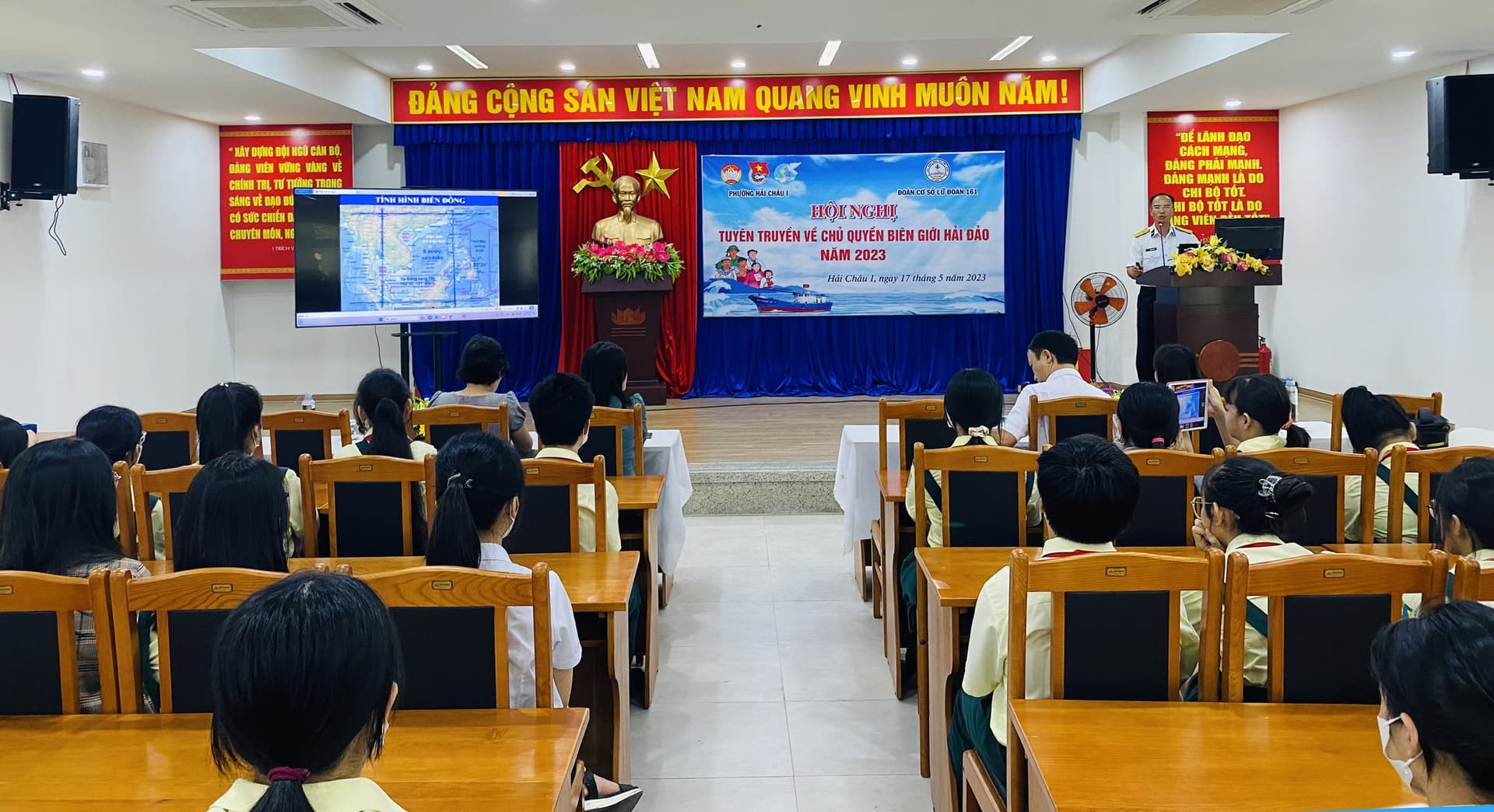 Lữ đoàn 161 thông tin về biển, đảo cho hơn 150 giáo viên, học sinh Trường THCS Trưng Vương