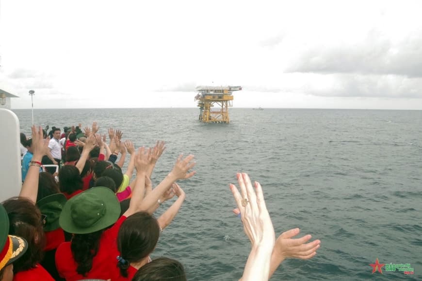 Từ cabin tàu đến… nhà giàn DK1