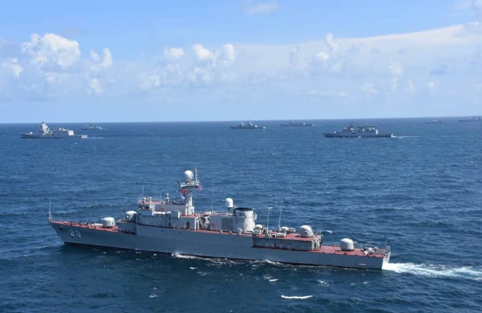 Tàu 20 tham gia diễn tập thực binh trong khuôn khổ LIMA 2023