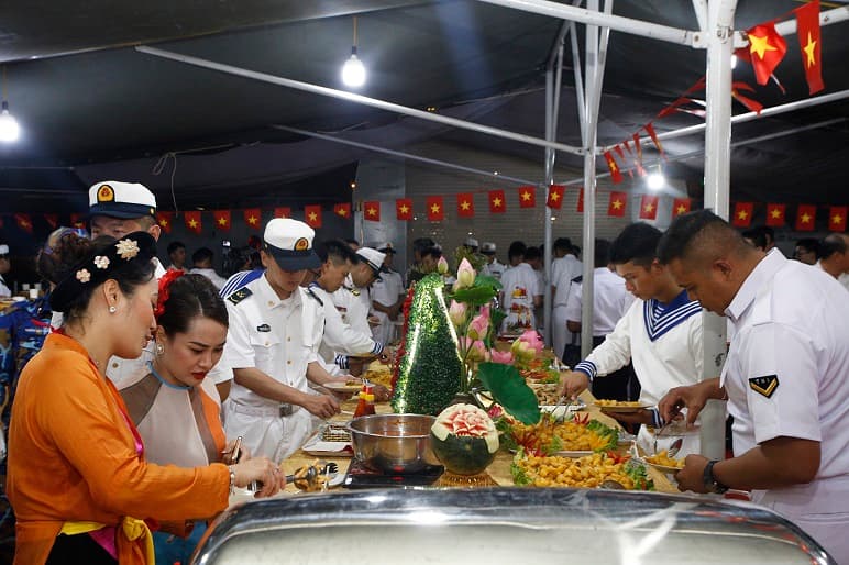 Tiệc chiêu đãi nhân dịp Tàu 015-Trần Hưng Đạo tham gia các sự kiện đối ngoại quốc phòng tại Singapore