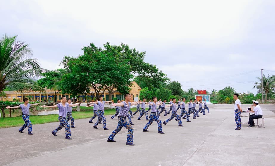 Quân chủng kiểm tra công tác huấn luyện chiến sĩ mới tại Lữ đoàn 147