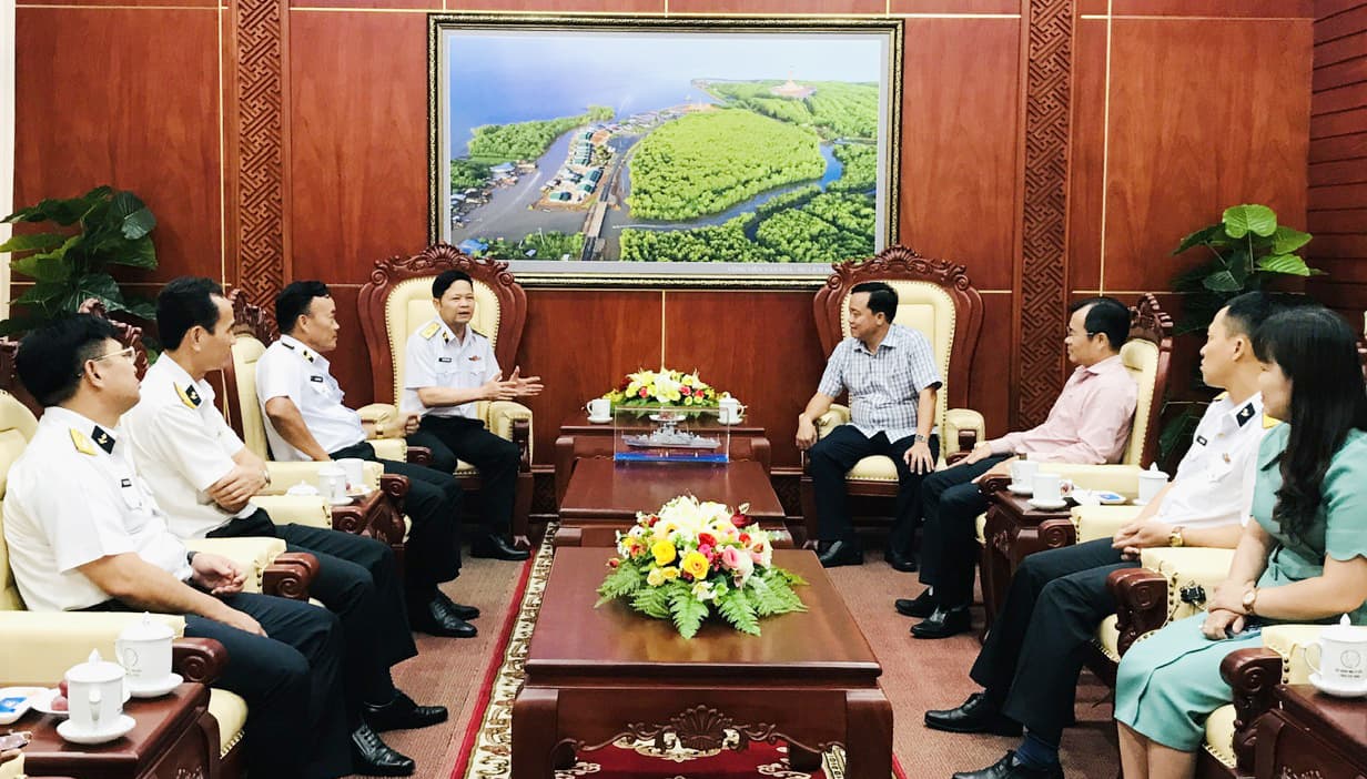 Chính uỷ Hải quân kiểm tra, nắm tình hình các đơn vị tại Cà Mau
