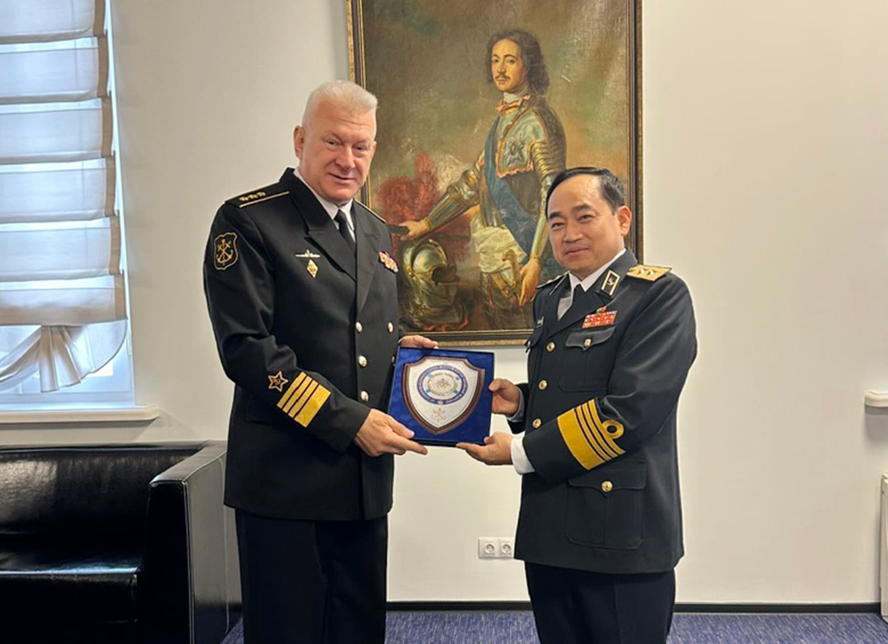 Tư lệnh Hải quân Việt Nam dự duyệt binh kỷ niệm Ngày Hải quân Nga